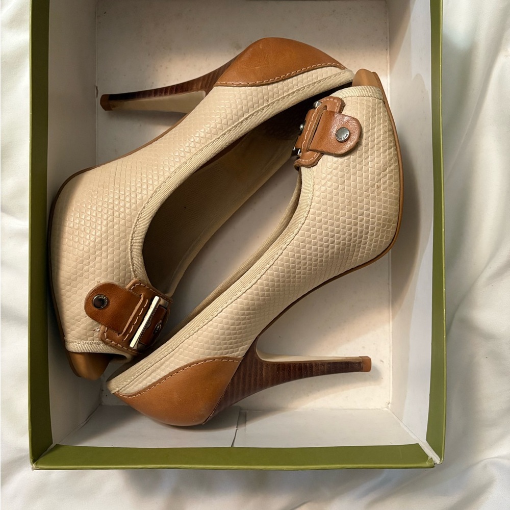 Gianni Bini Elegant Cream and Tan Women's Heels